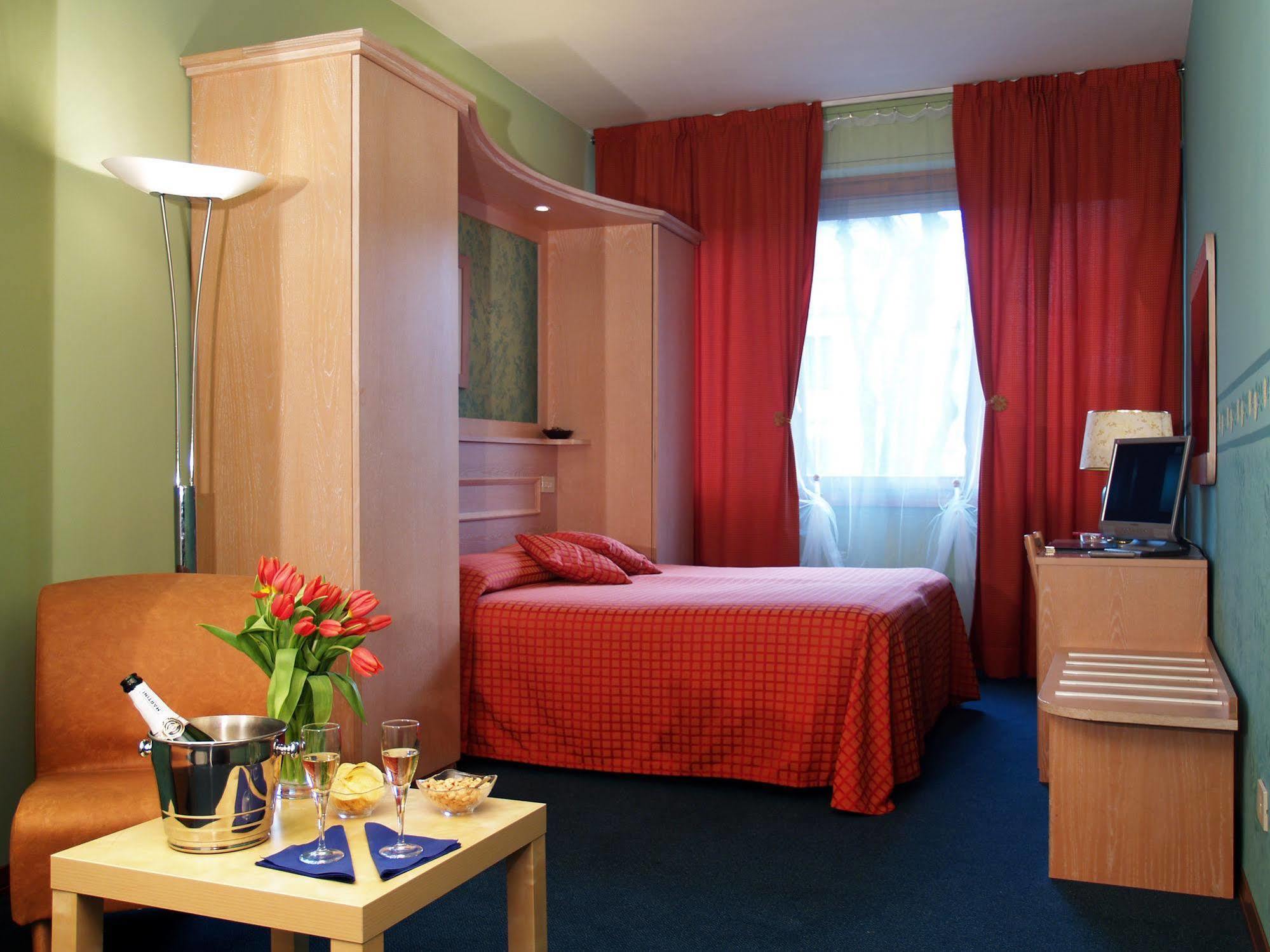 Hotel Meridiana Florens Exteriör bild